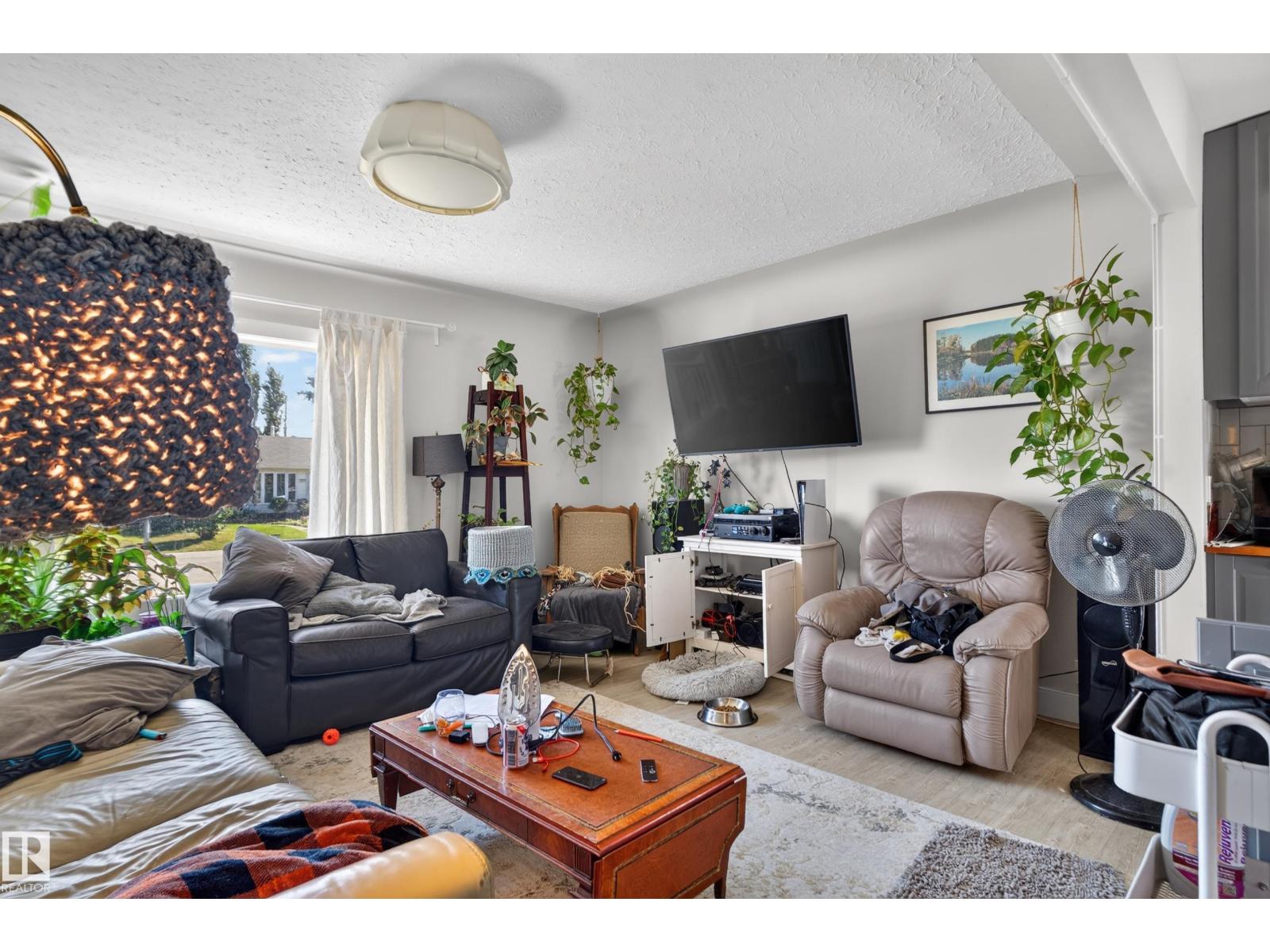 10548 40 ST NW - 8