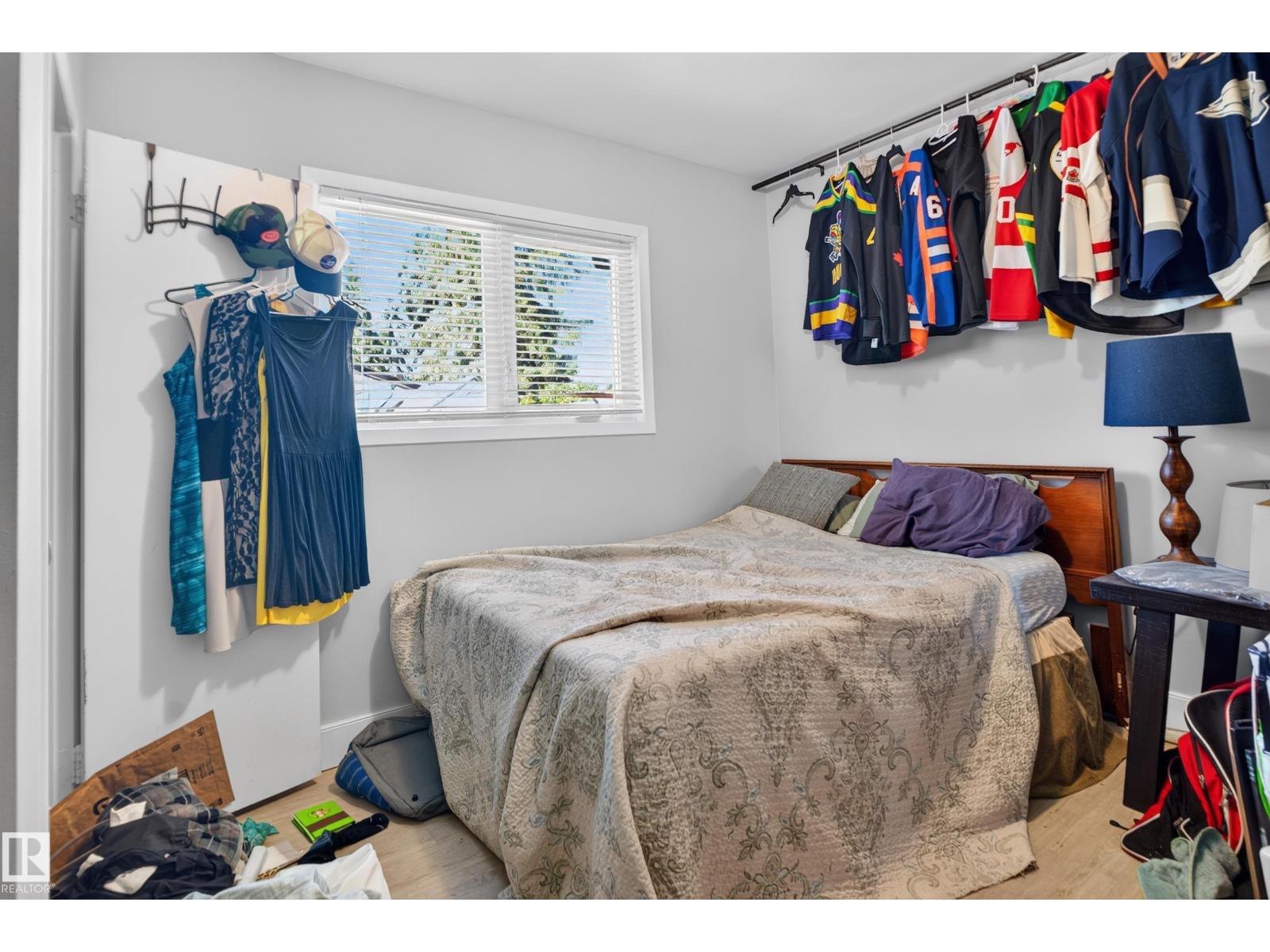 10548 40 ST NW - 15