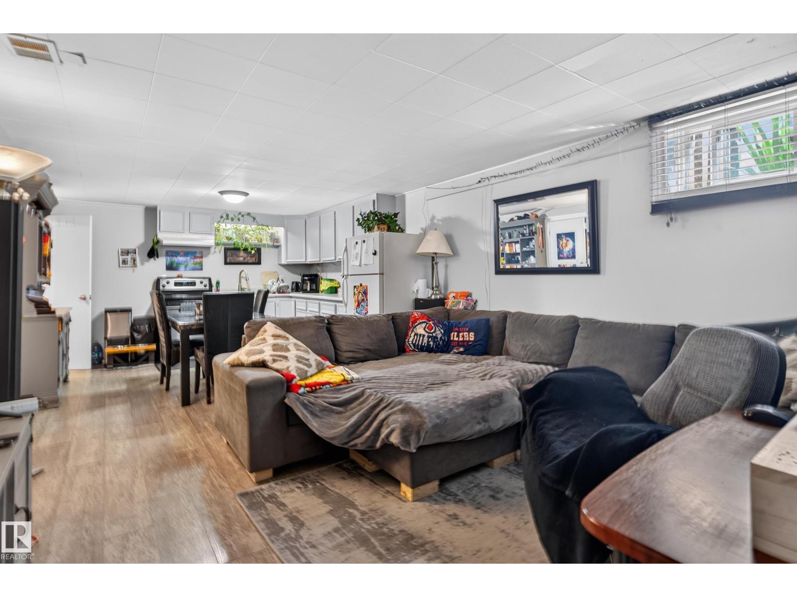 10548 40 ST NW - 19