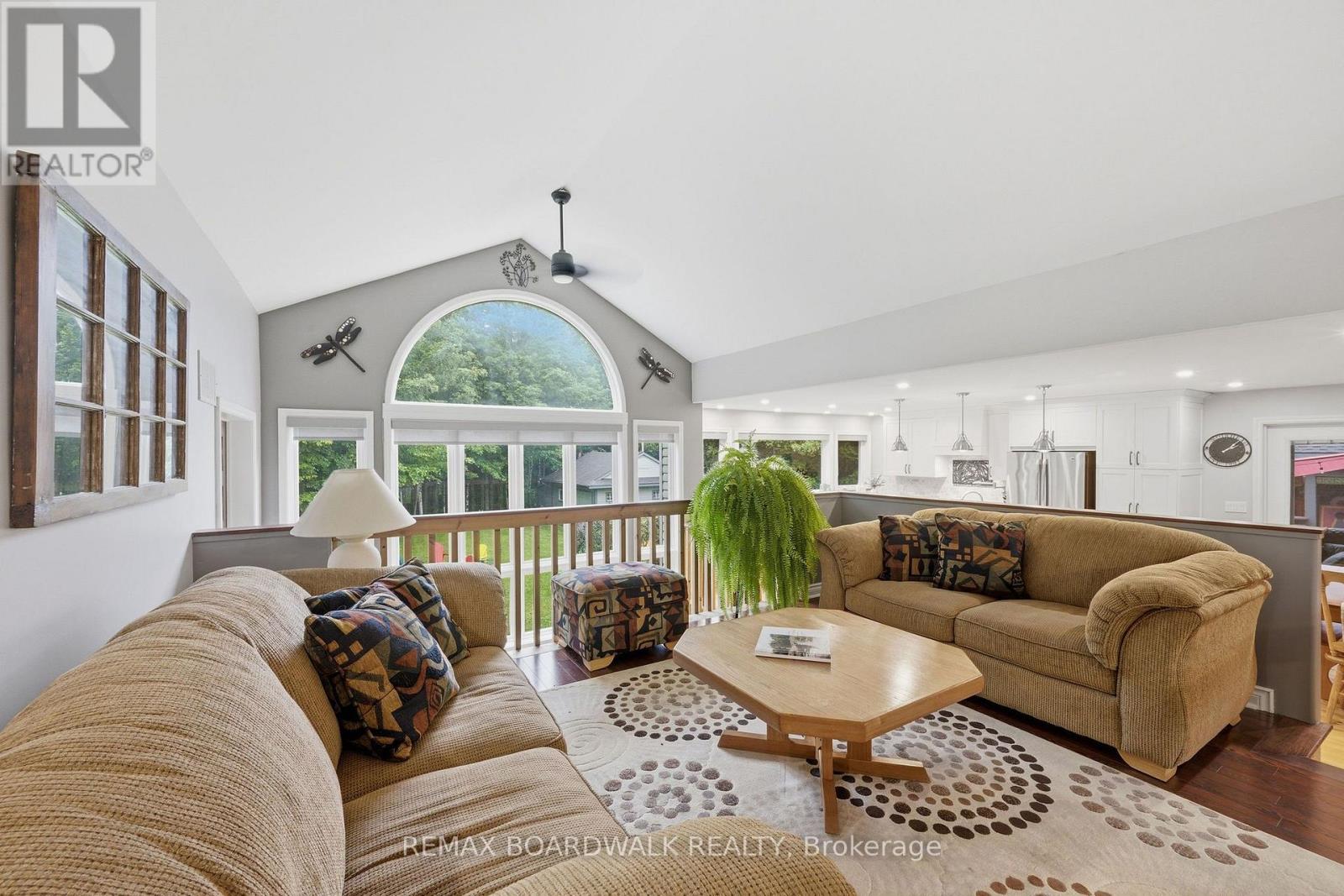 330 MEGAN DRIVE - Image 10