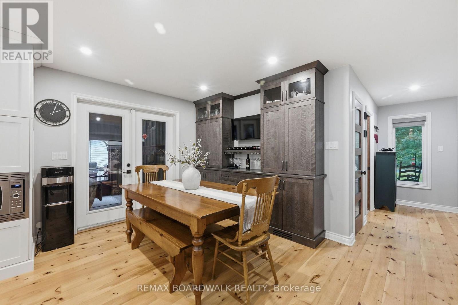 330 MEGAN DRIVE - Image 18