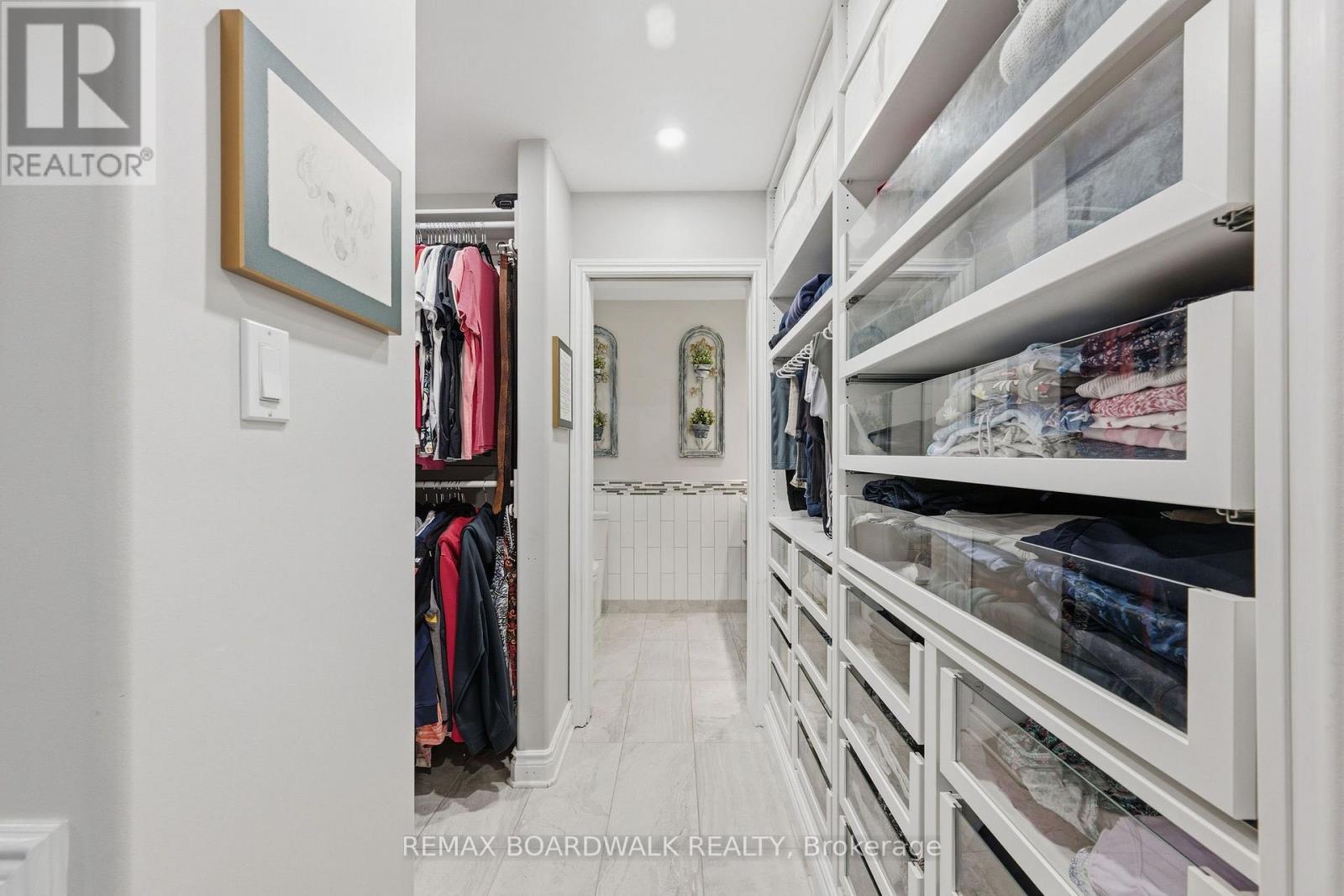 330 MEGAN DRIVE - Image 21