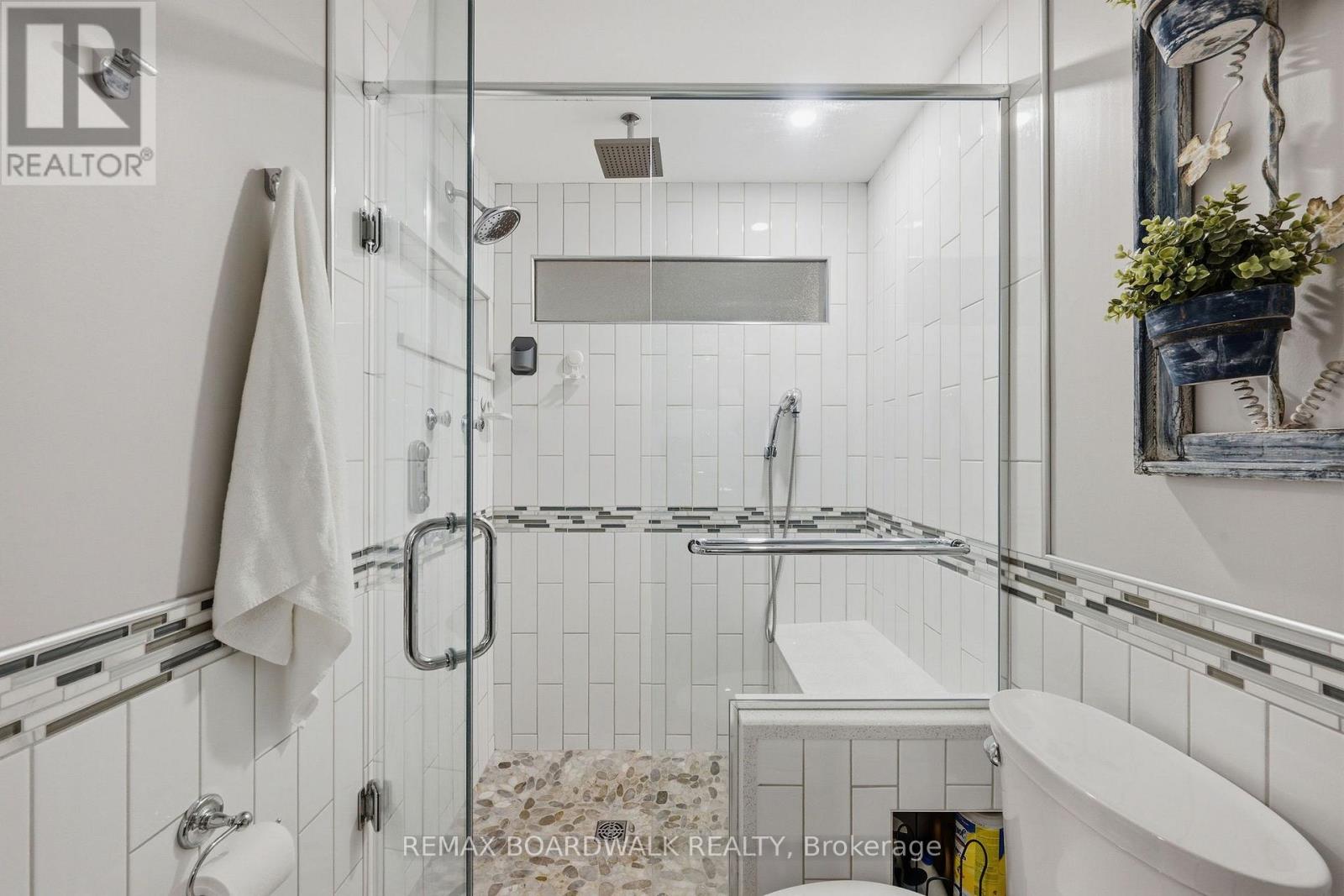 330 MEGAN DRIVE - Image 22