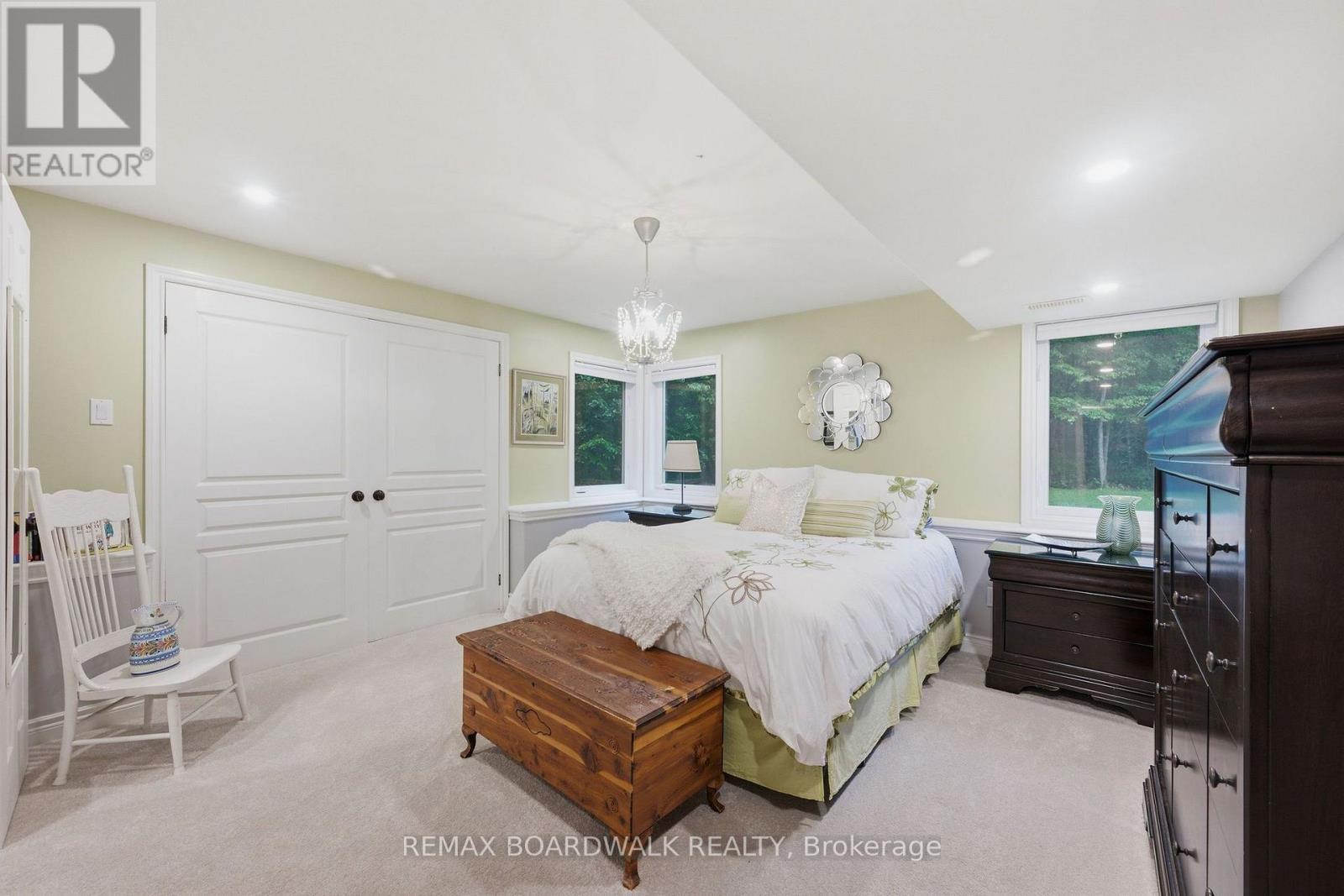 330 MEGAN DRIVE - Image 37
