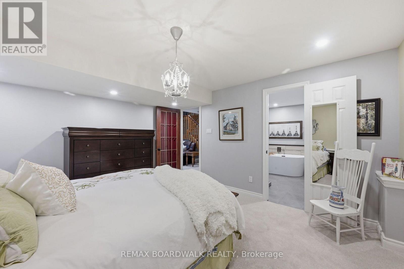 330 MEGAN DRIVE - Image 38