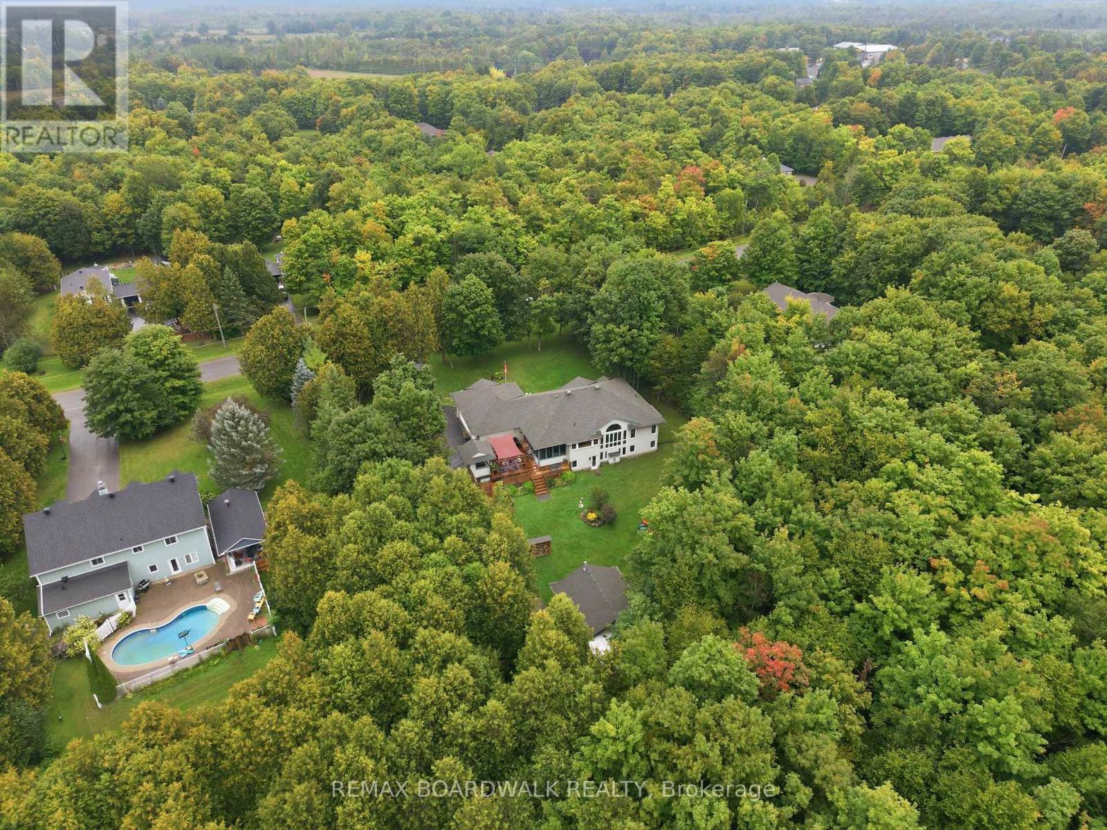 330 MEGAN DRIVE - Image 7