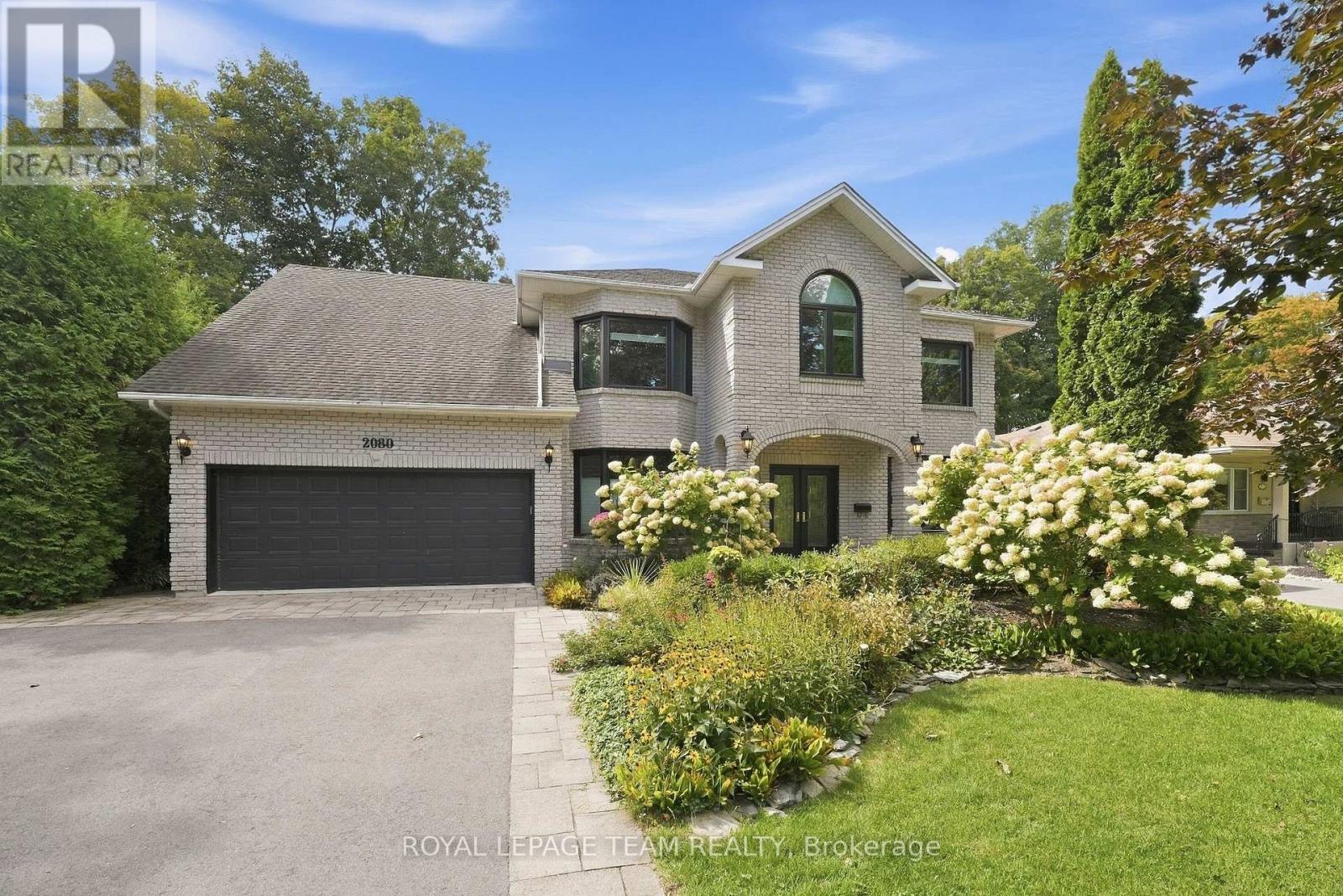 Set on a beautiful street in Alta Vista