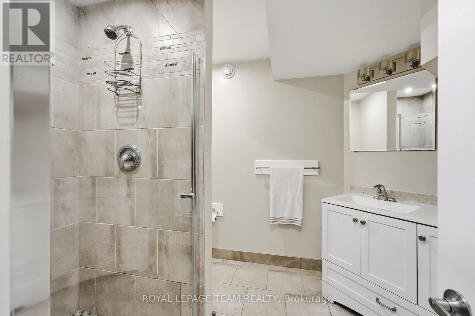 2080 FAIRBANKS AVENUE photo 46
