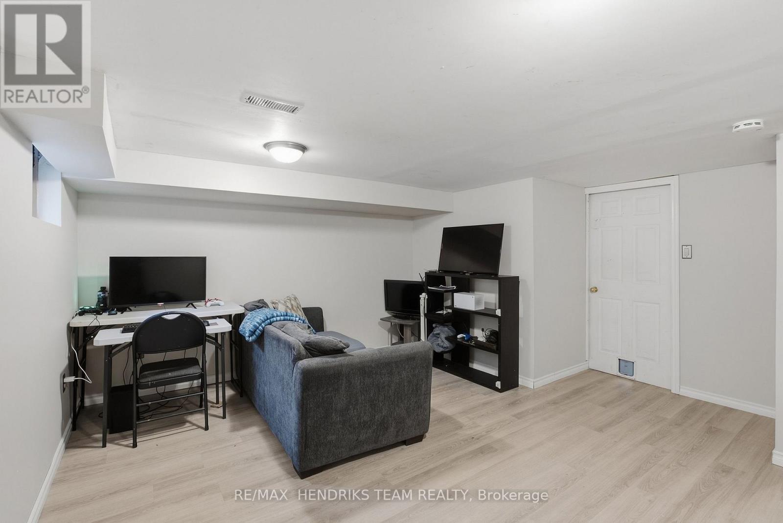 #22 25 LINFIELD DRIVE - Image 21
