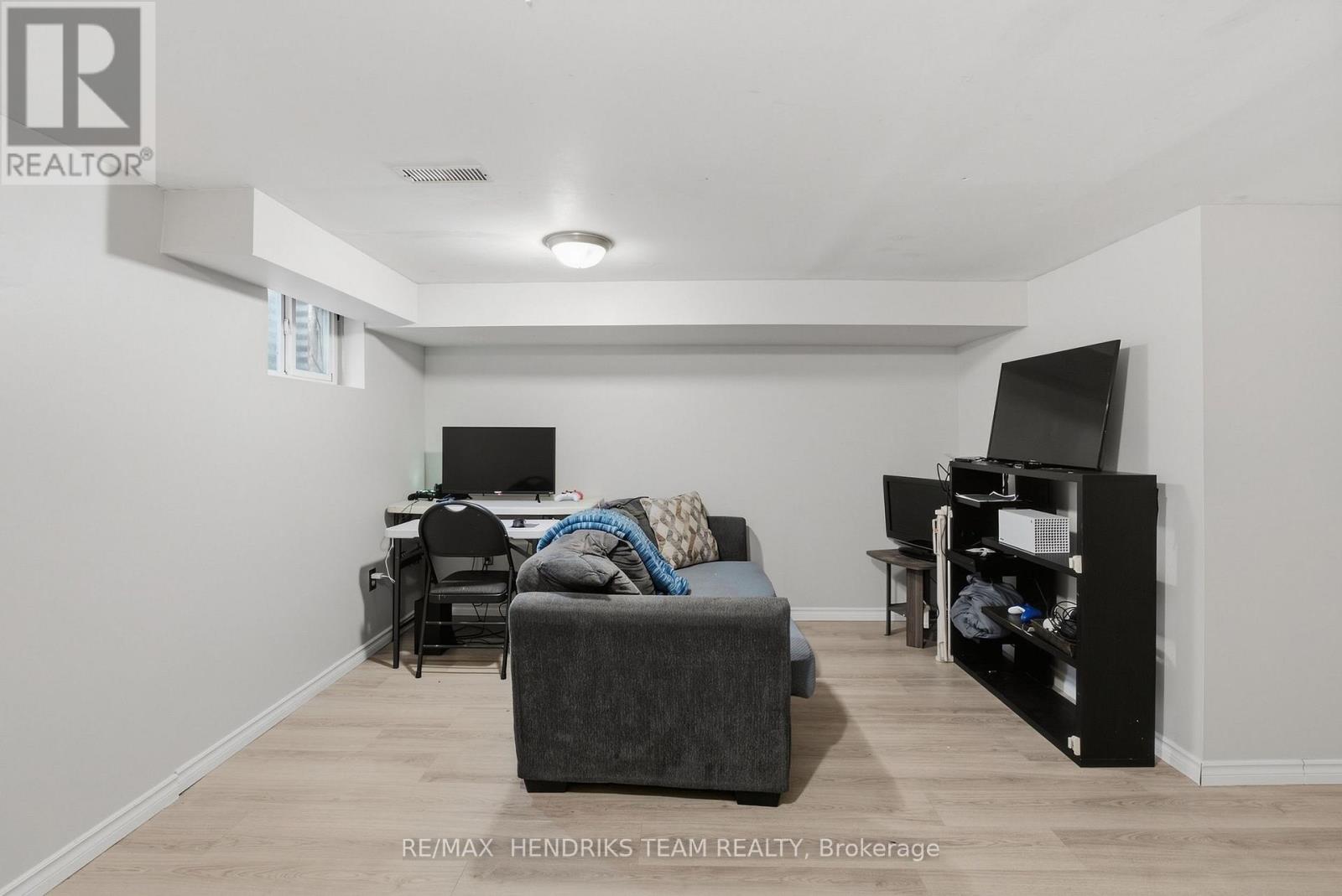 #22 25 LINFIELD DRIVE - Image 22