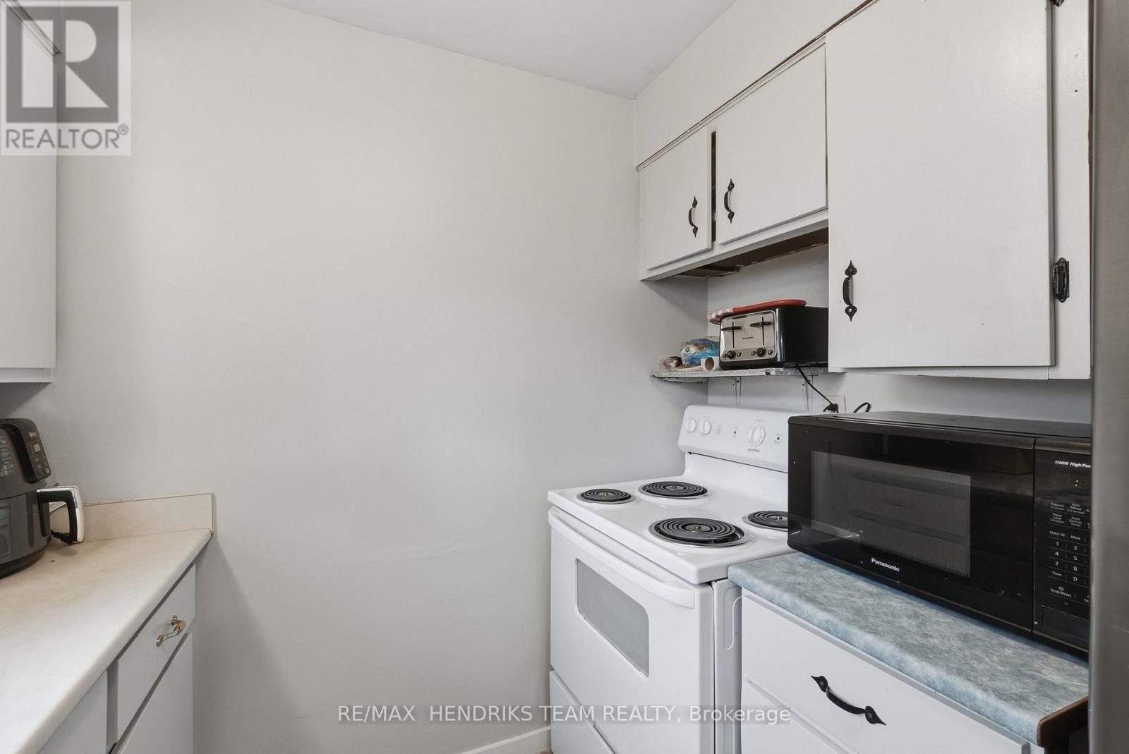 #22 25 LINFIELD DRIVE - 9