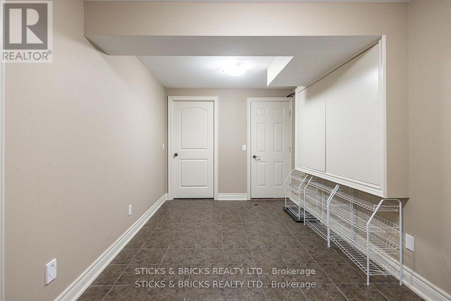 6415 CHRISTOPHER CRESCENT - 27