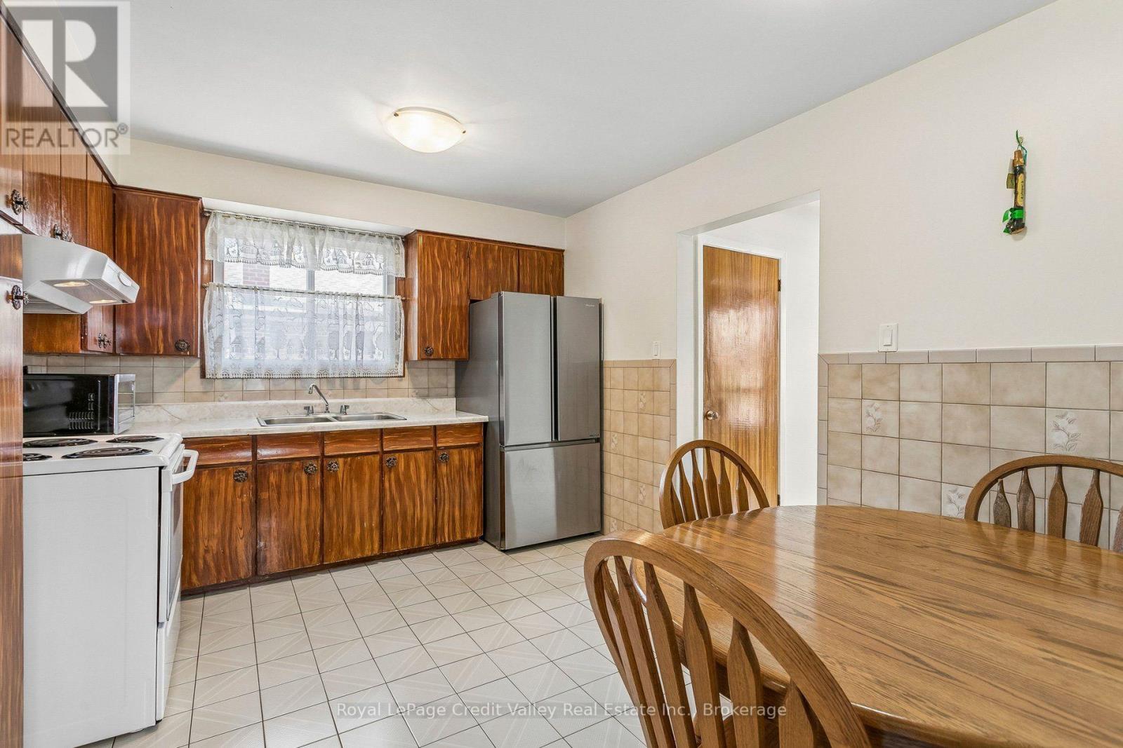 8 MILNER ROAD - 16