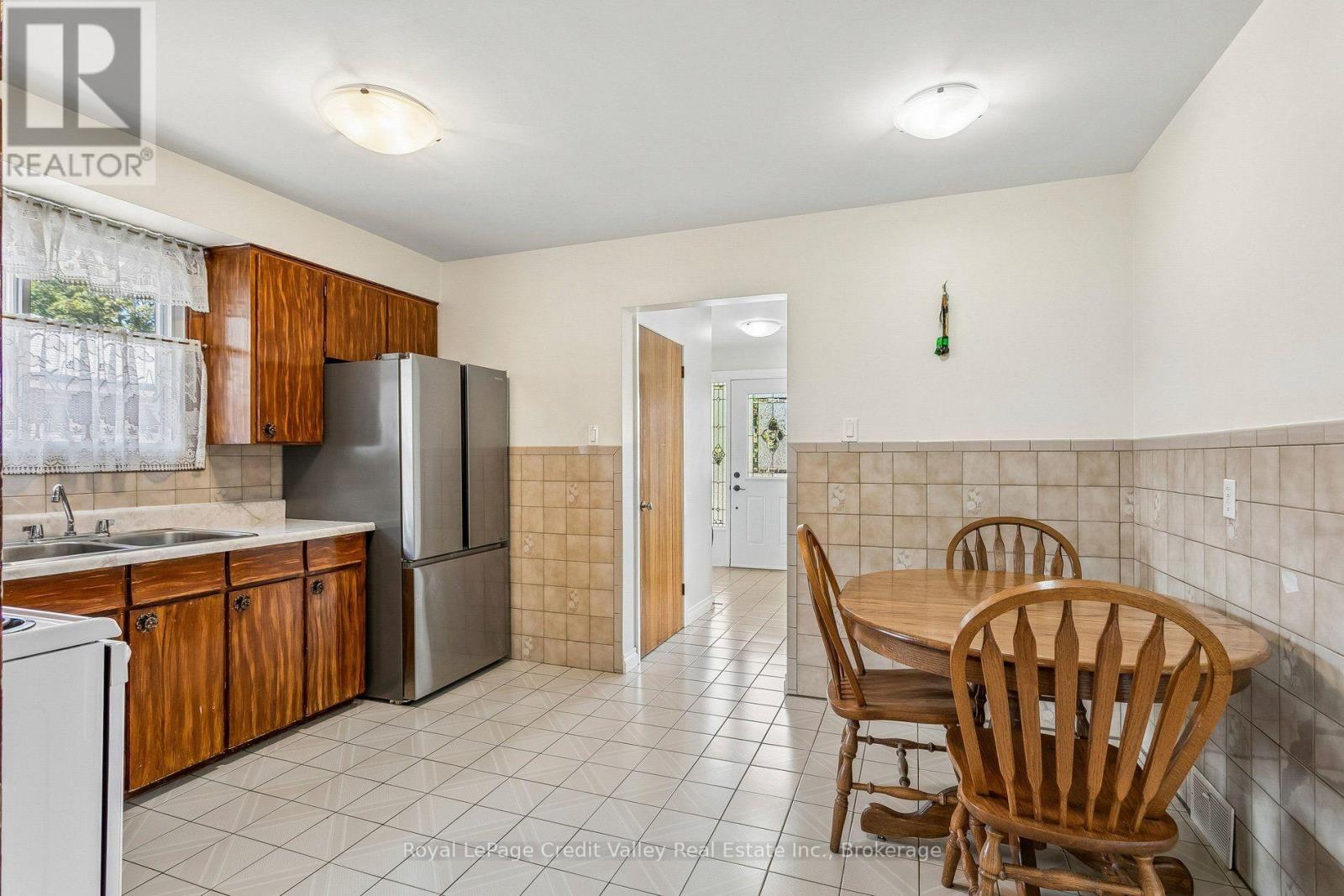 8 MILNER ROAD - 17