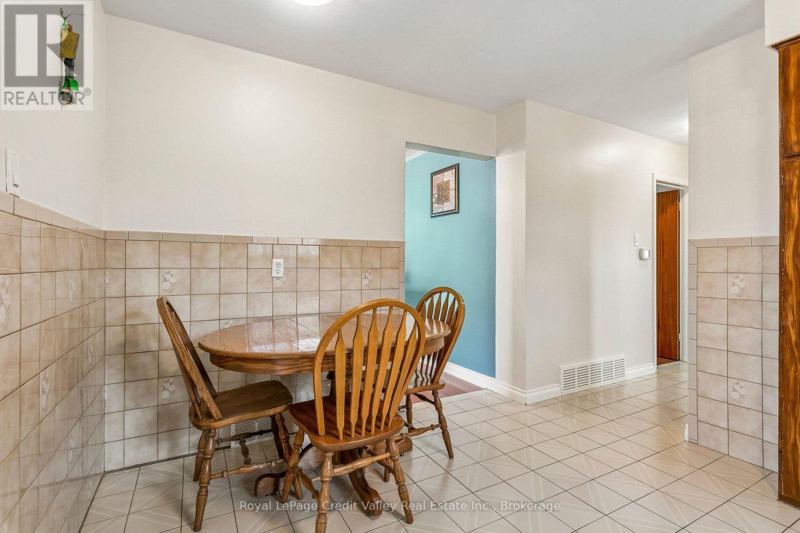 8 MILNER ROAD - 18