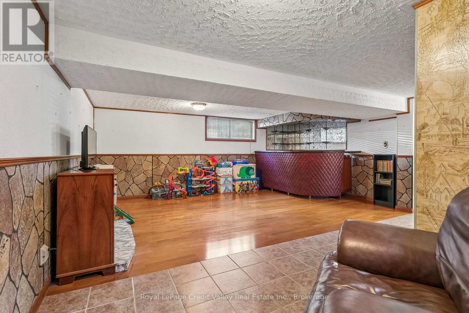 8 MILNER ROAD - 31