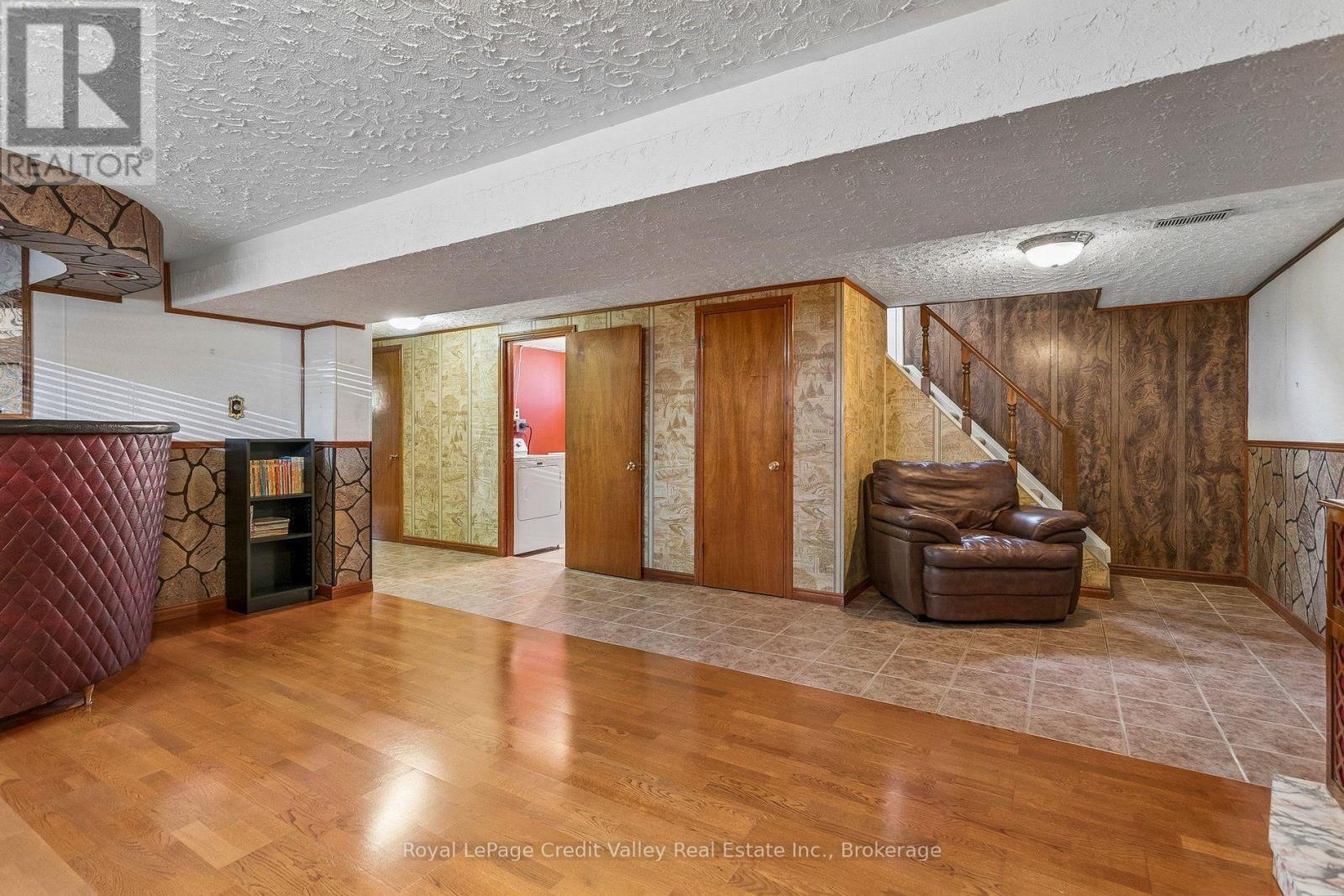8 MILNER ROAD - 32