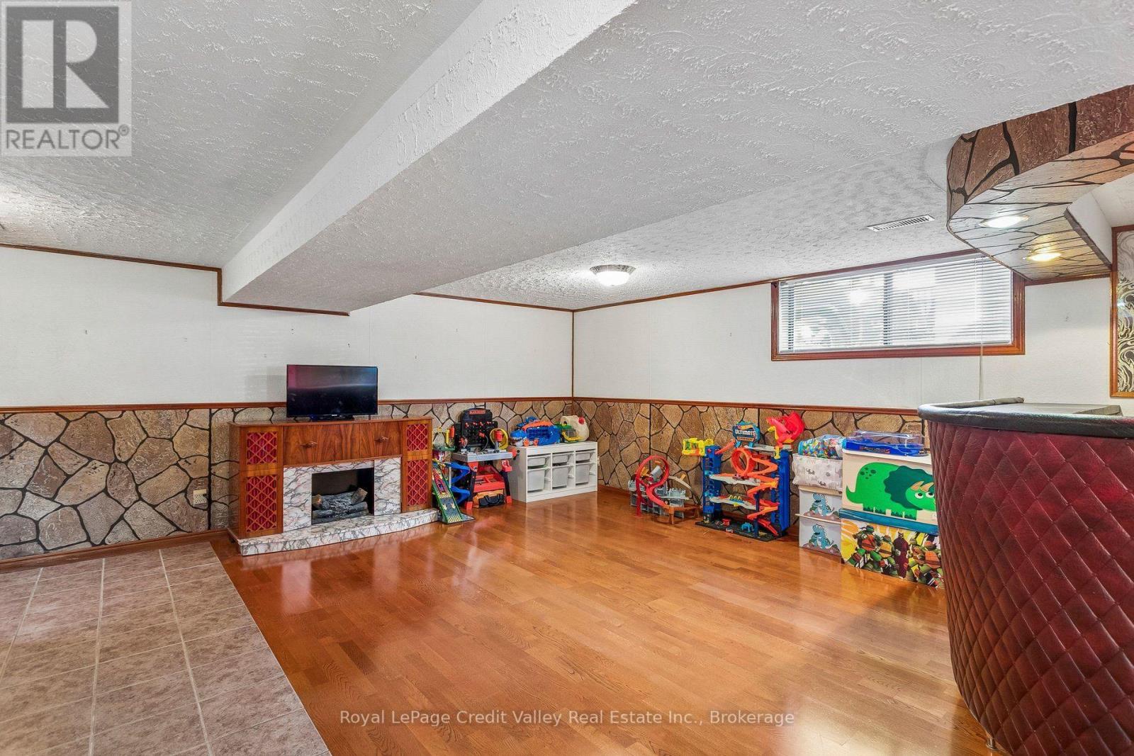 8 MILNER ROAD - 34