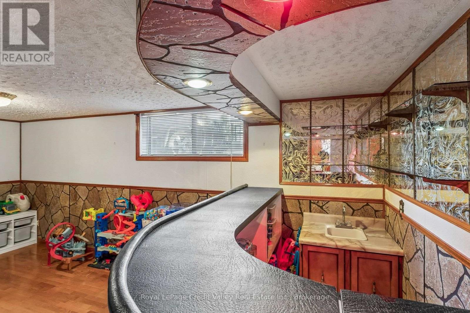 8 MILNER ROAD - 35