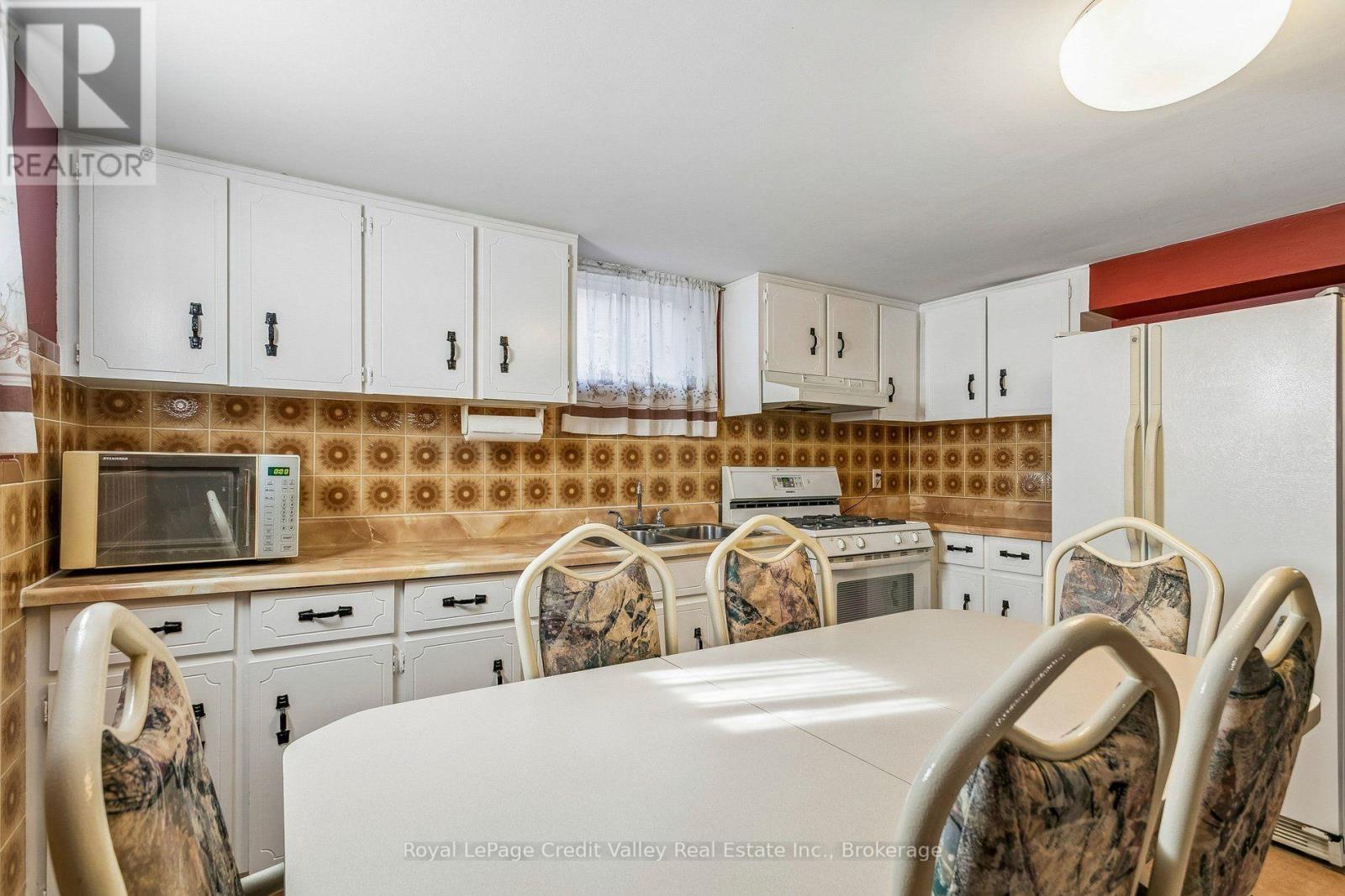 8 MILNER ROAD - 37