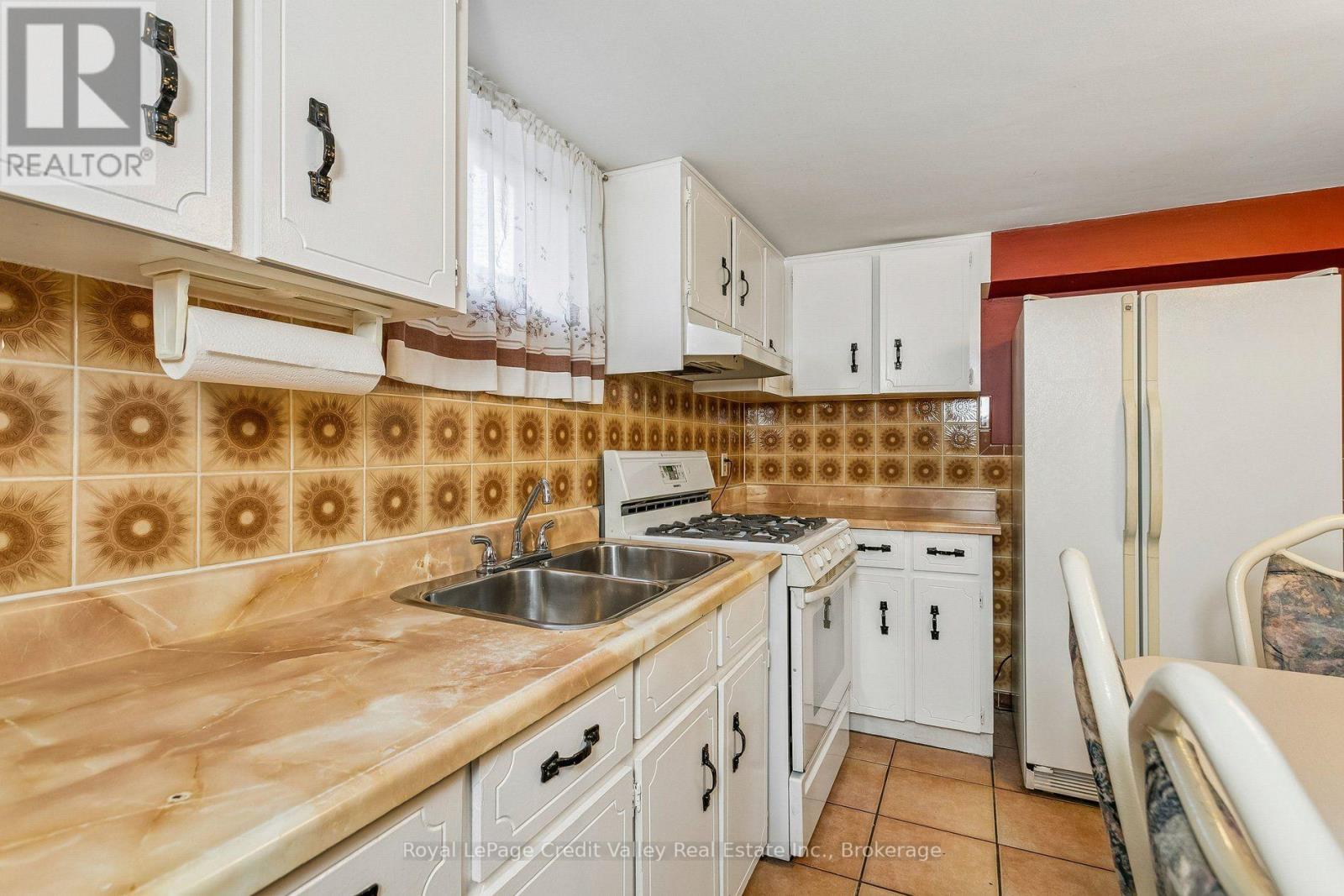 8 MILNER ROAD - 38