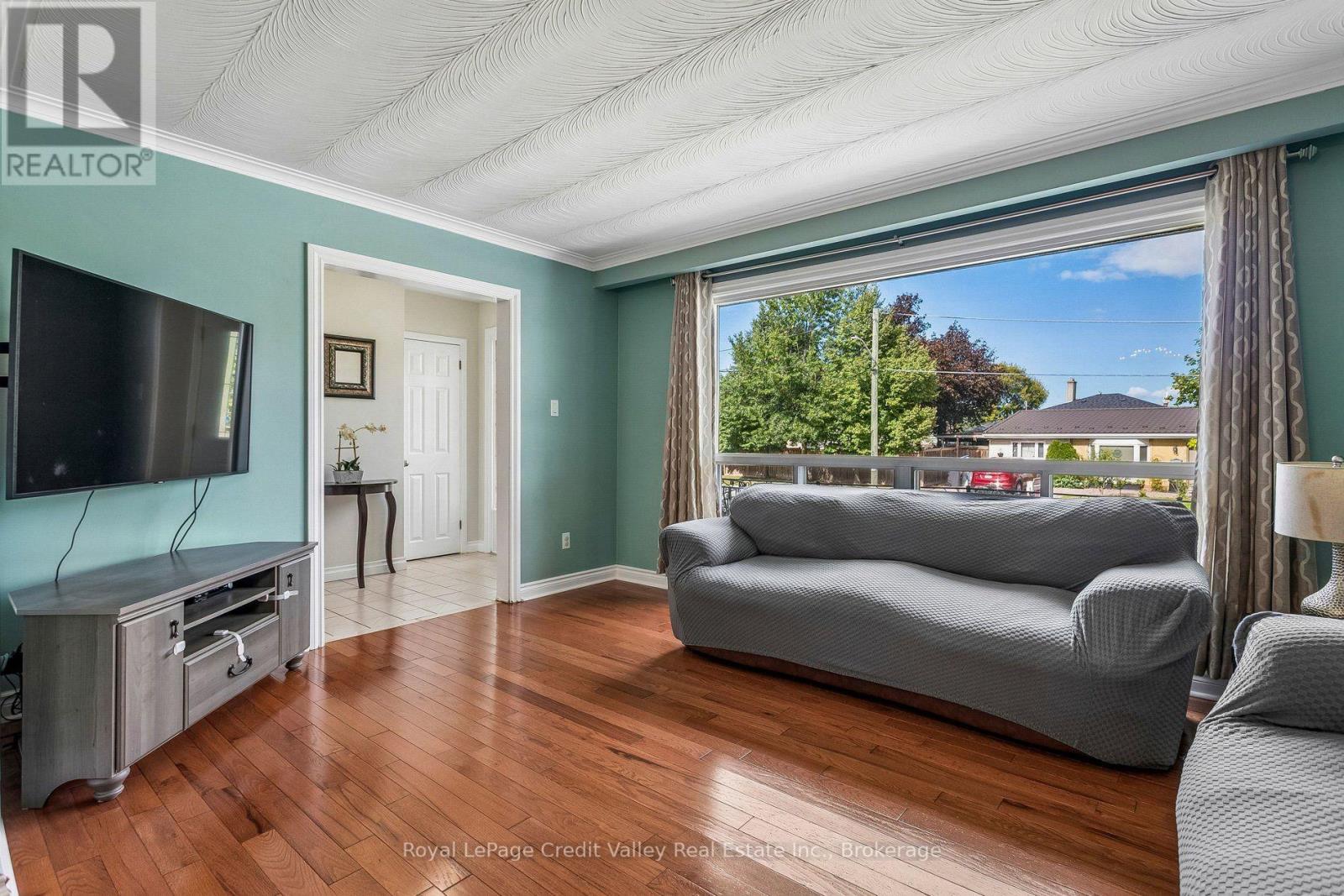 8 MILNER ROAD - 7