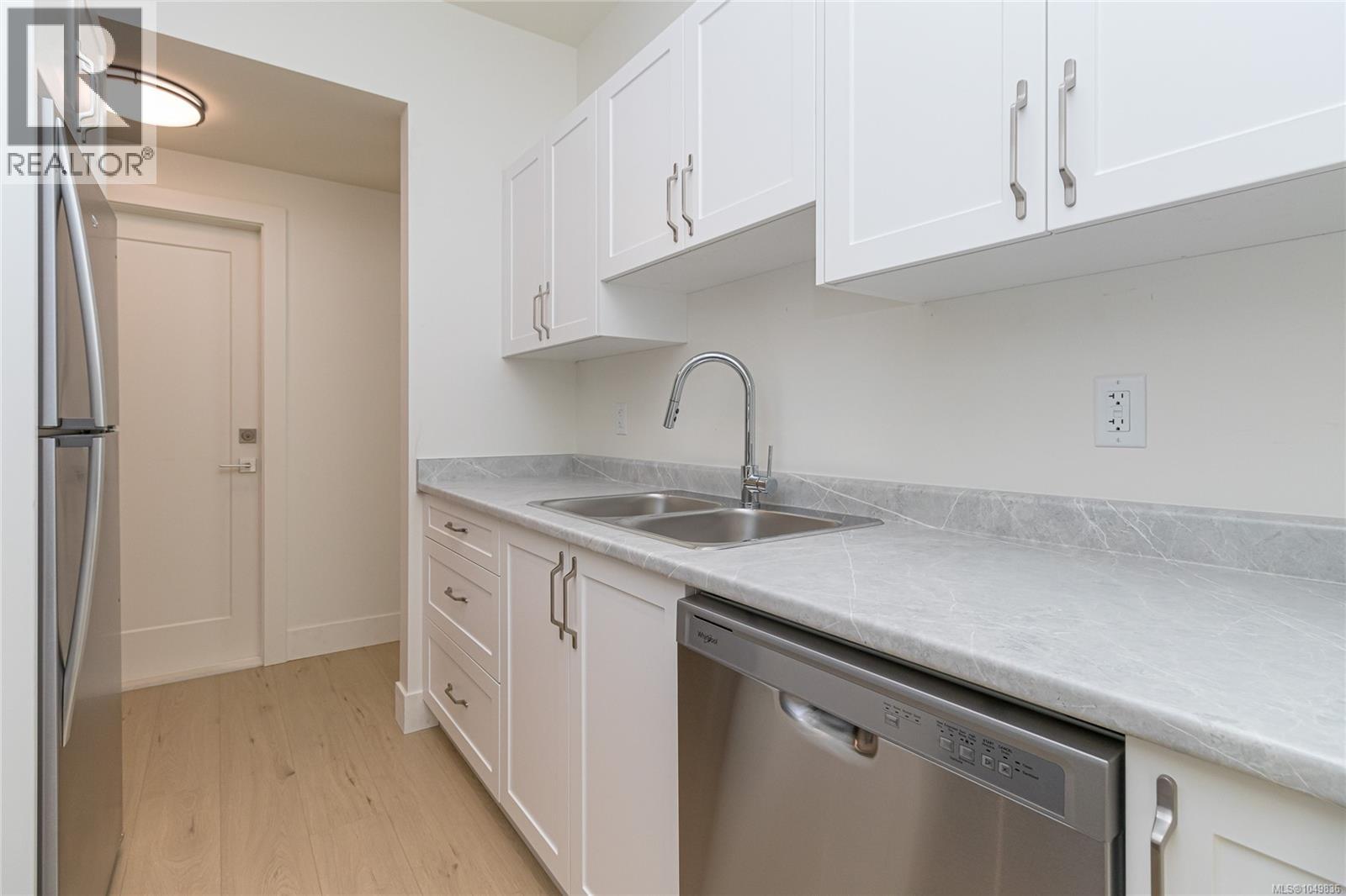 2180 Bellflower Dr - Image 35