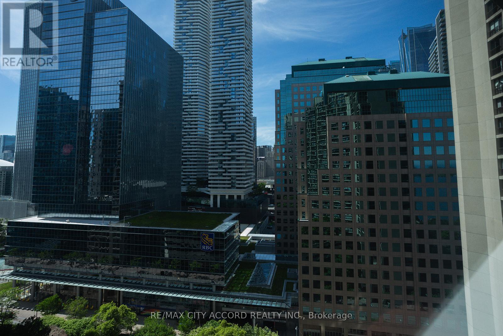 Photo of 2018 - 33 HARBOUR SQUARE