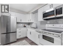 4pc Bathroom - 104 Ralgreen Crescent, Kitchener, ON N2M1T9 Photo 8