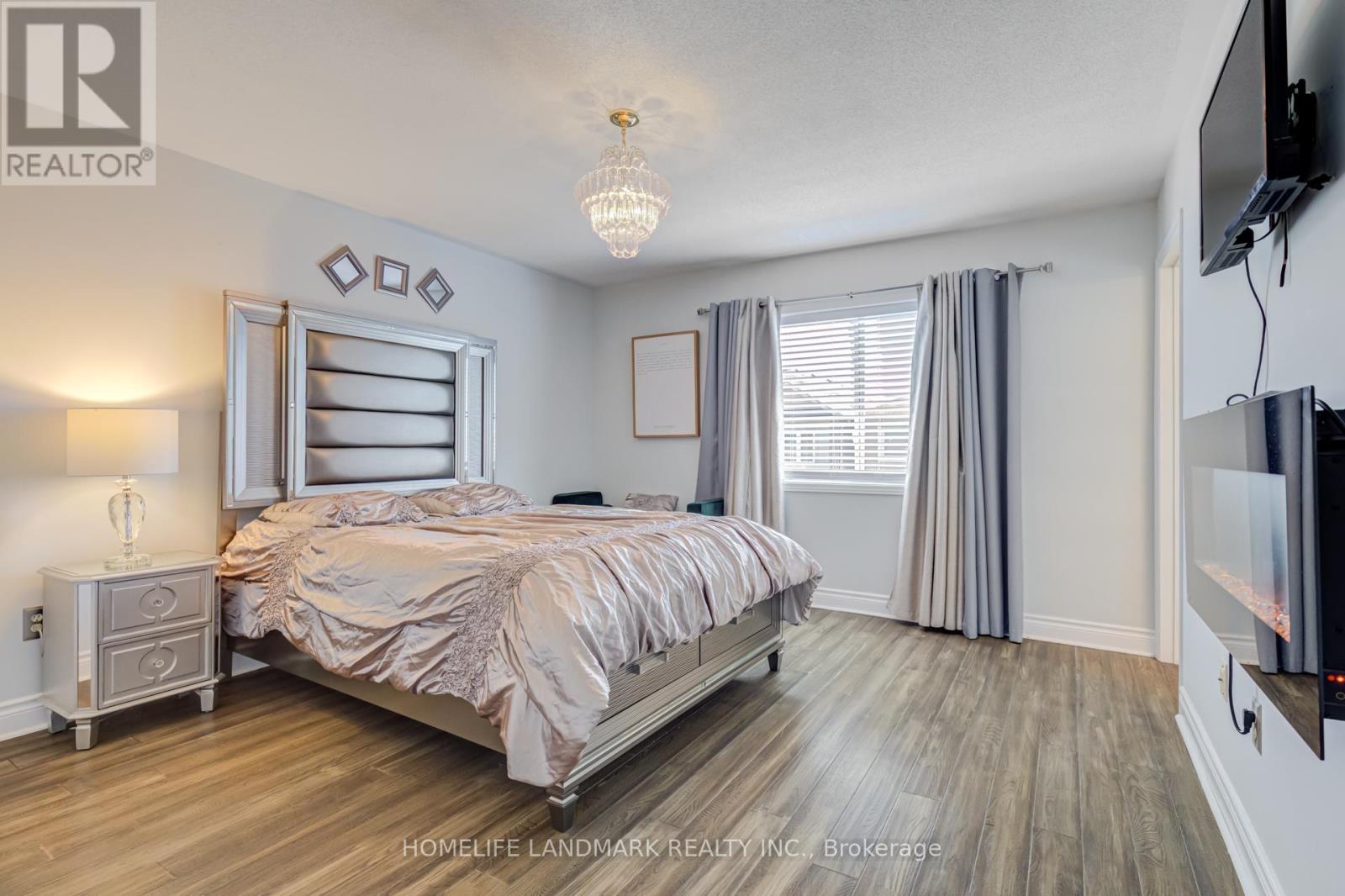 111 KNOWLES DRIVE - 20