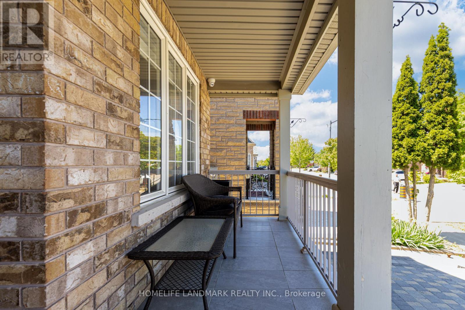 111 KNOWLES DRIVE - 3