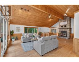 Great room - 1020 East Walker Lake Drive, Lake Of Bays, ON P1H2J6 Photo 7