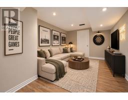 Living room - 668 Mcgregor Farm Trail, Newmarket, ON L3X1C8 Photo 15