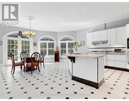 Family room - 7 Deer Run Court, Richmond Hill, ON L4E3M1 Photo 7