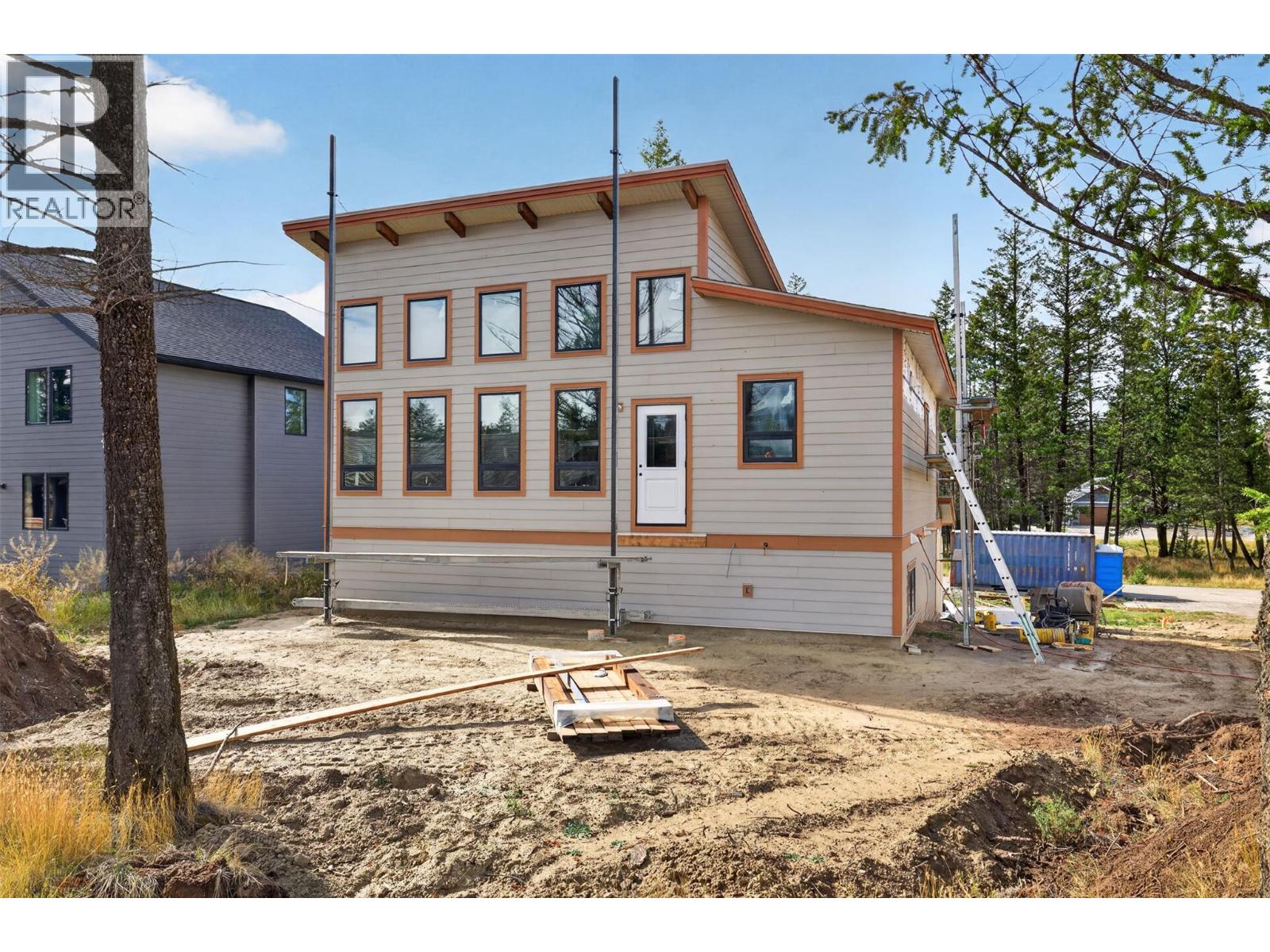 1210 Swansea Crescent - Image 4