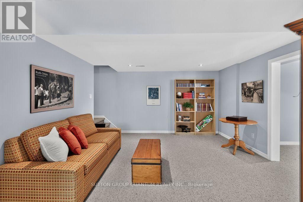 1526 GREEN GLADE - Image 34