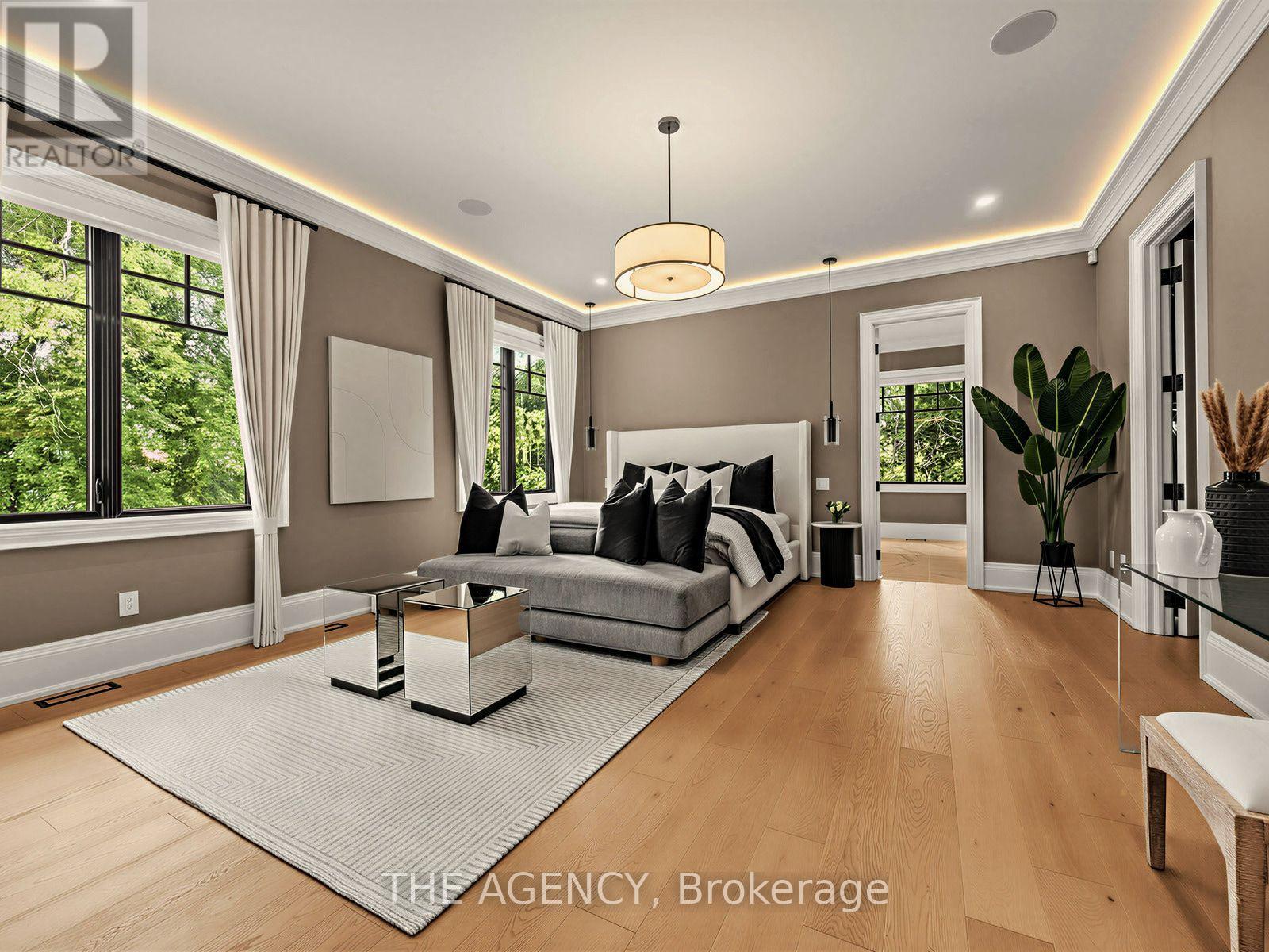1529 VENETIA DRIVE - 24