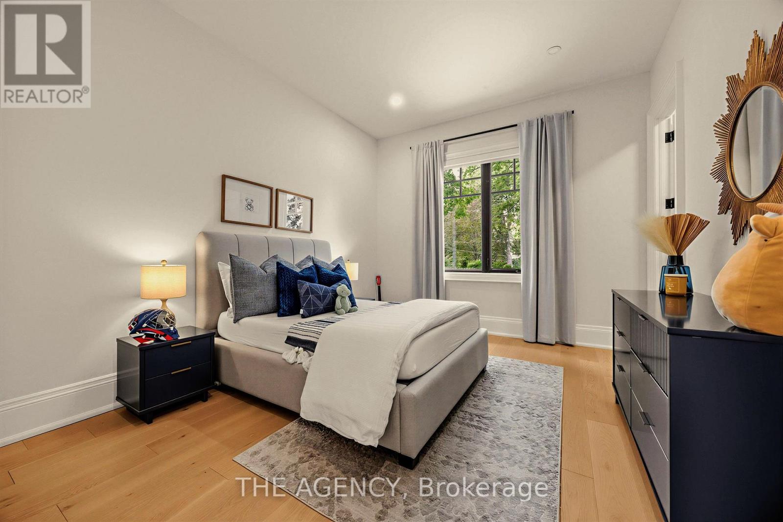 1529 VENETIA DRIVE - 28