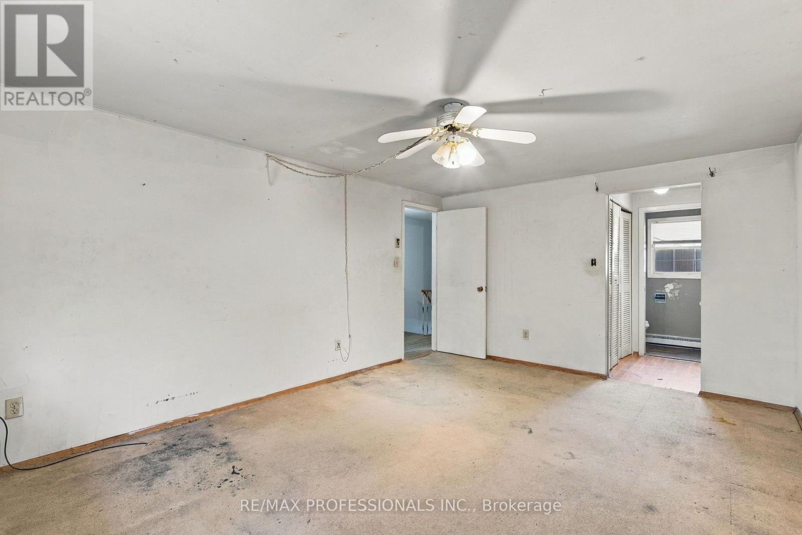 925 RUNNINGBROOK DRIVE - 19