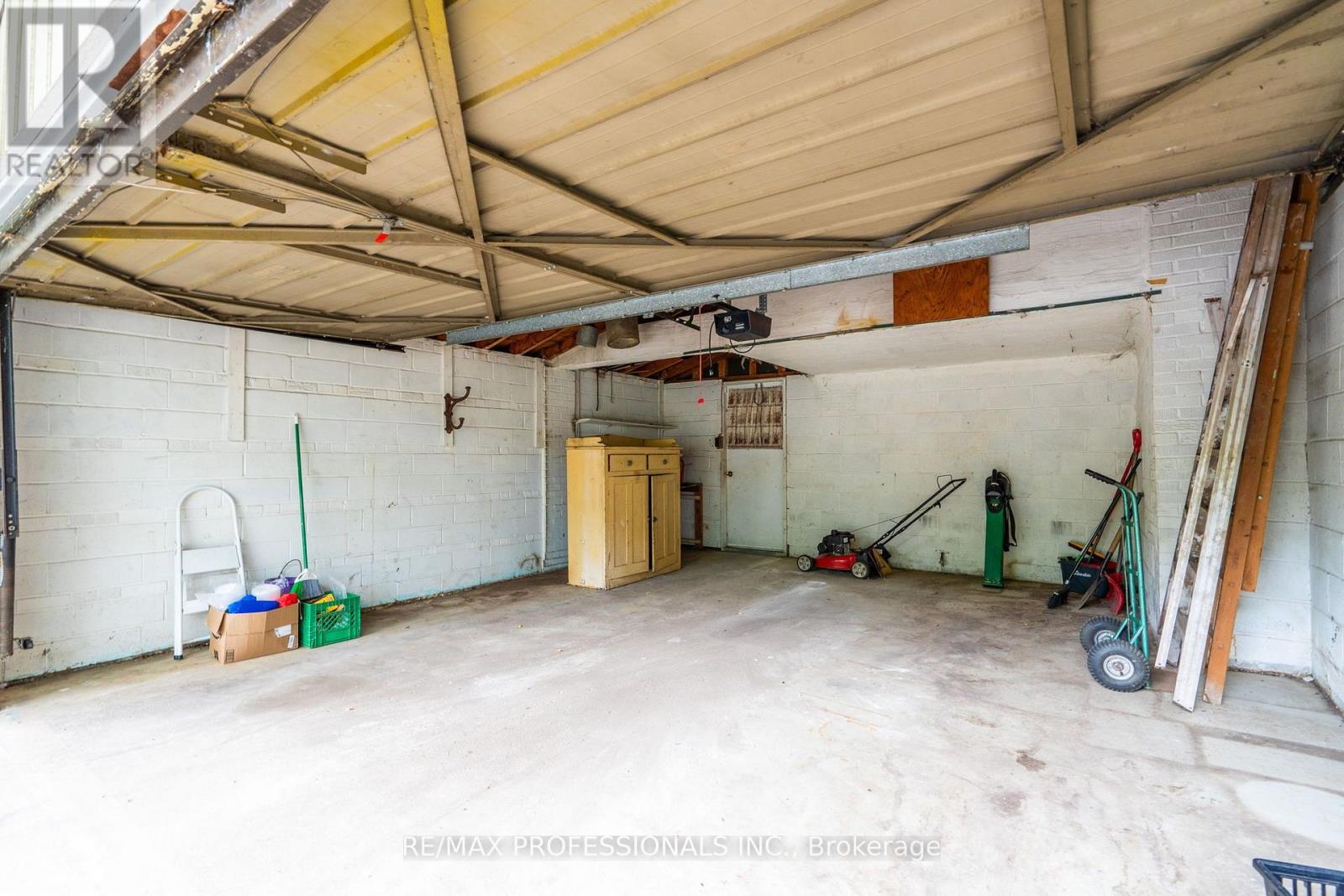 925 RUNNINGBROOK DRIVE - 21