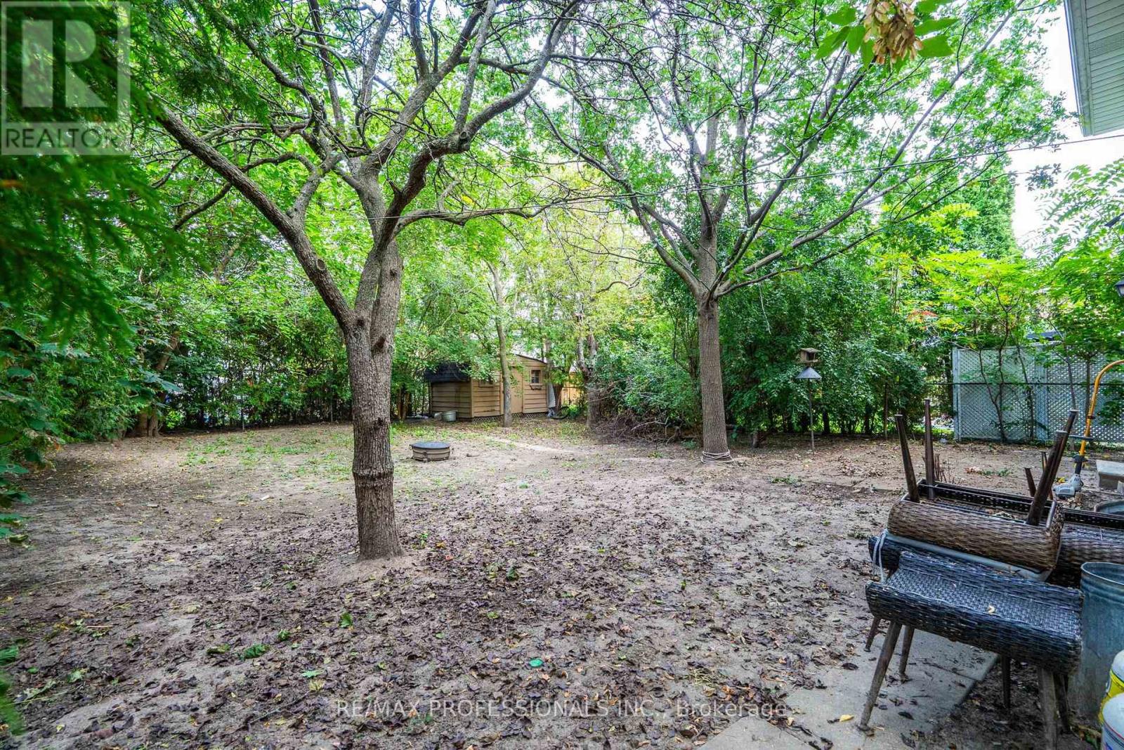 925 RUNNINGBROOK DRIVE - 23