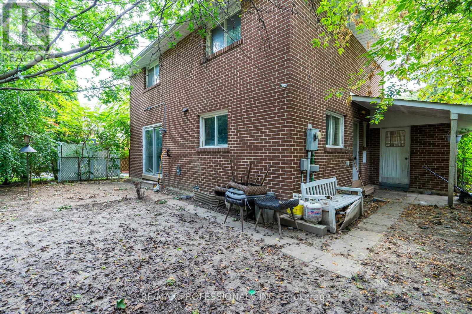 925 RUNNINGBROOK DRIVE - 27