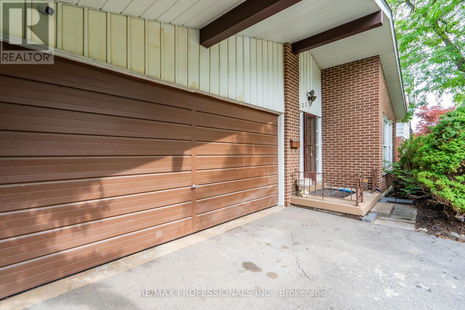 925 RUNNINGBROOK DRIVE - 3