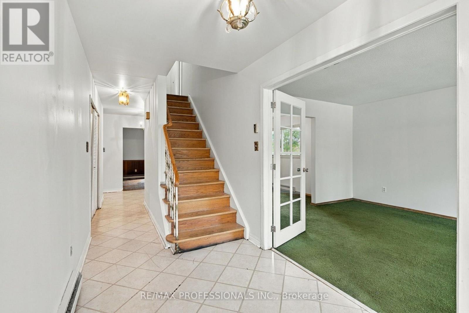 925 RUNNINGBROOK DRIVE - 4