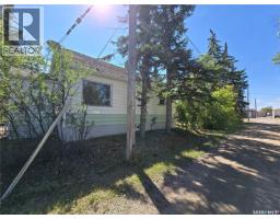 Living room - 116+120 1st Avenue E, Montmartre, SK S0G3M0 Photo 6