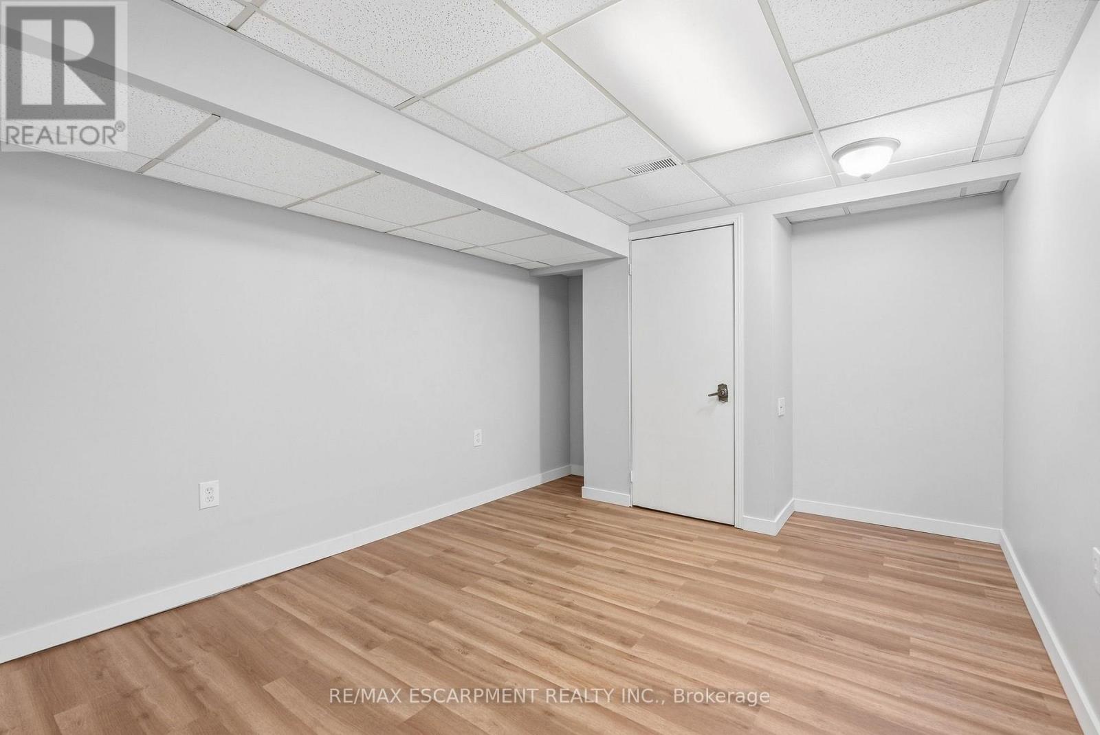 10 AUDUBON STREET N - 33