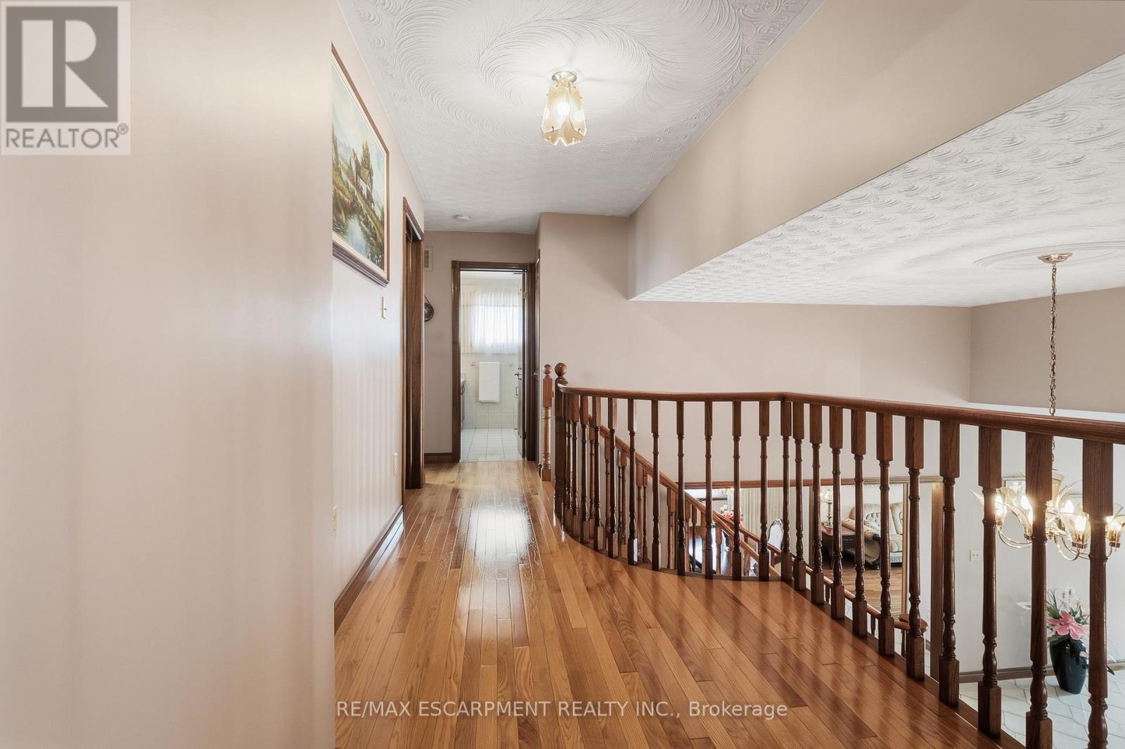 7 VINEHILL DRIVE - 24