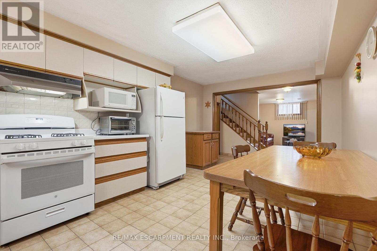 7 VINEHILL DRIVE - 40