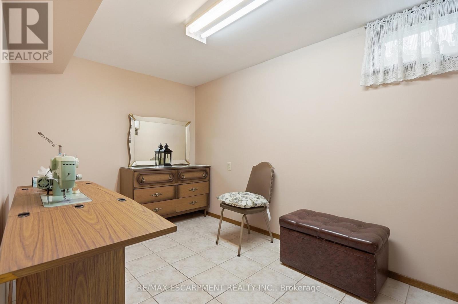 7 VINEHILL DRIVE - 43