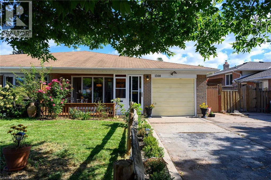 1308 REDBANK Crescent - 1